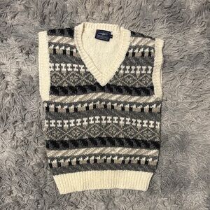 Haberdashery Collection Size PM Knit V-Neck Sweater Vest in Cream and Black